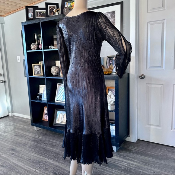 Black Komarov below-the-knee cocktail dress - Picture 2 of 14